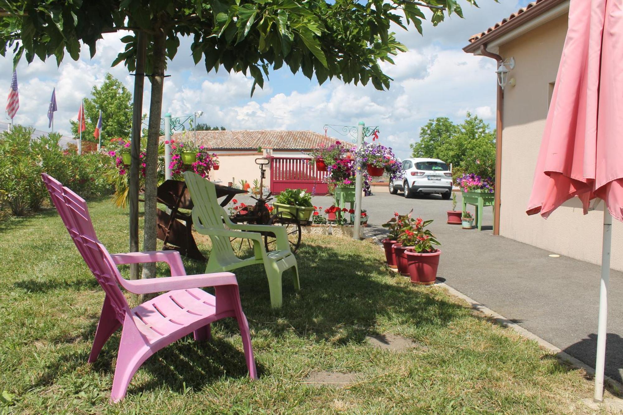 B&B La Garona Saint-Nicolas-de-la-Grave ภายนอก รูปภาพ
